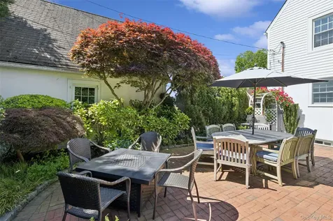 153 Roxbury Road Garden City NY 11530