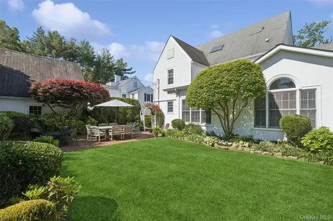 153 Roxbury Road Garden City NY 11530
