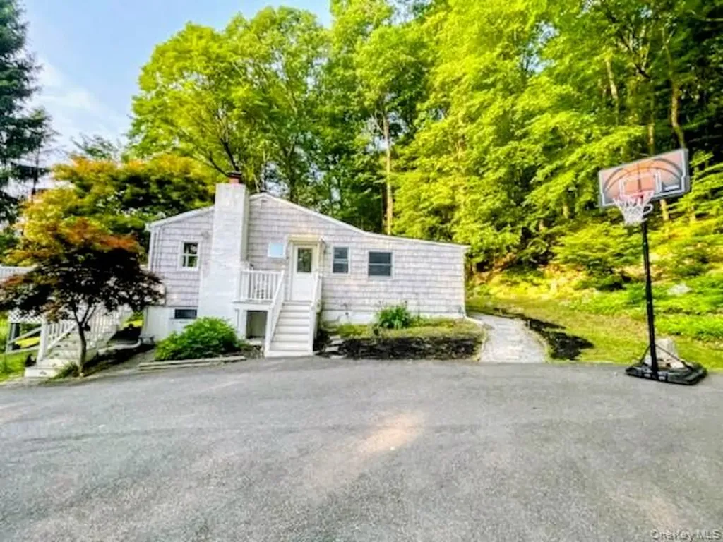 105 Chief Nimham Circle Carmel NY 10512