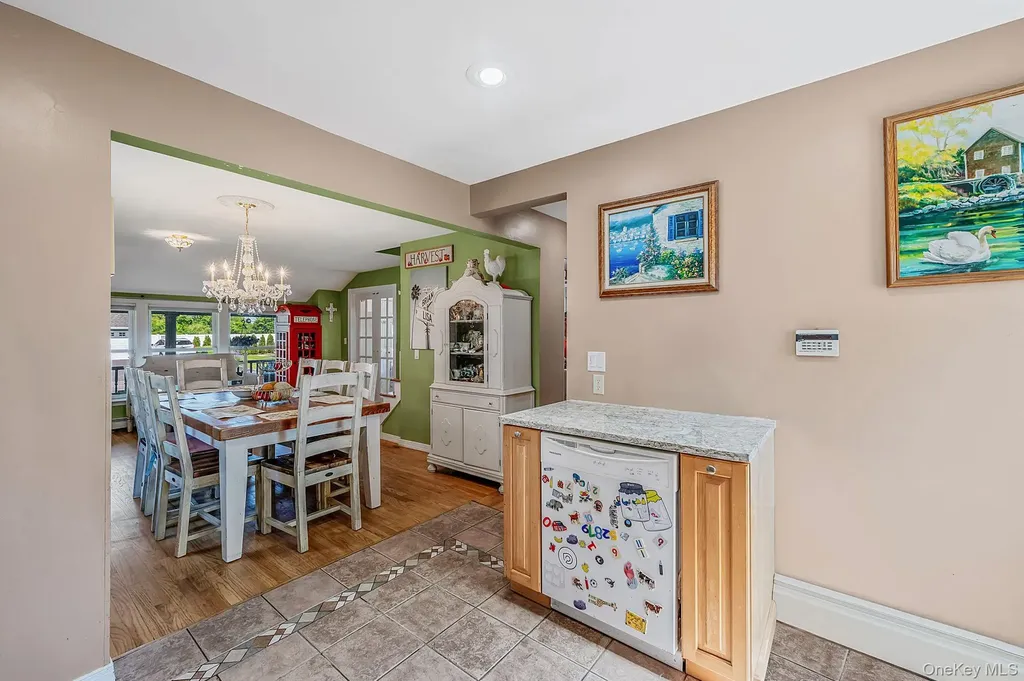 61 N Ocean Avenue Islip NY 11751