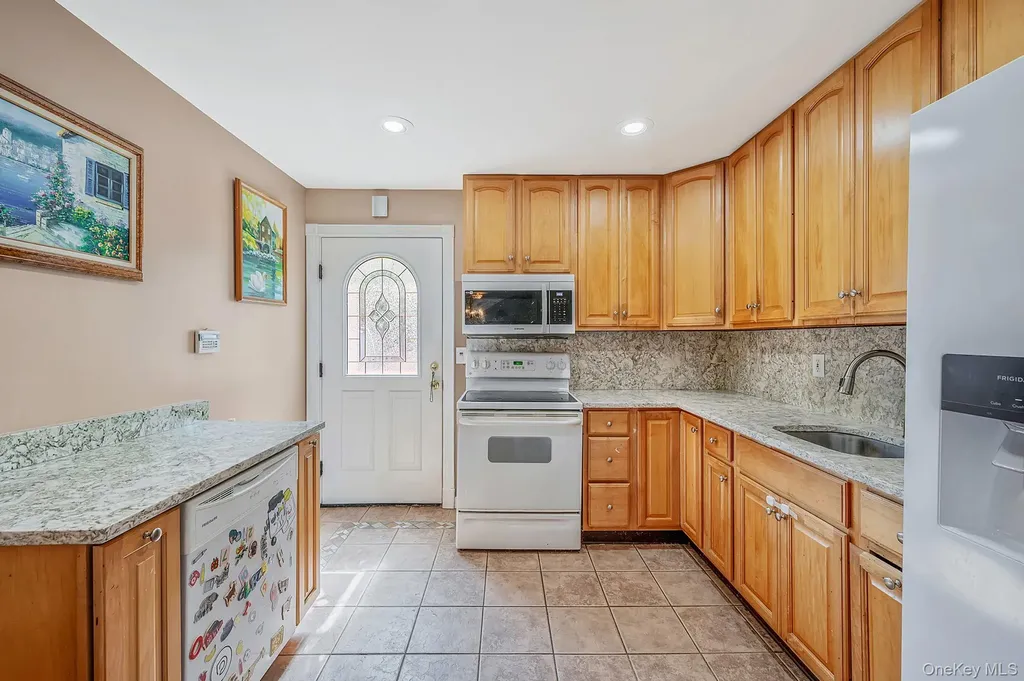 61 N Ocean Avenue Islip NY 11751