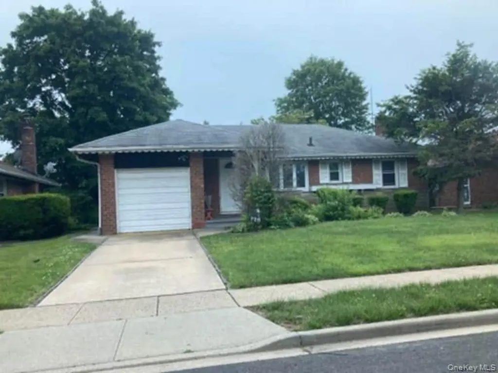 726 Dean Drive North Baldwin NY 11510