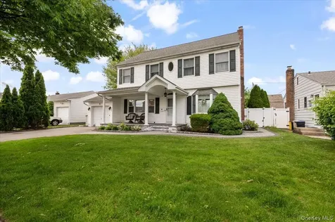 4 Westbury Avenue Plainview NY 11803