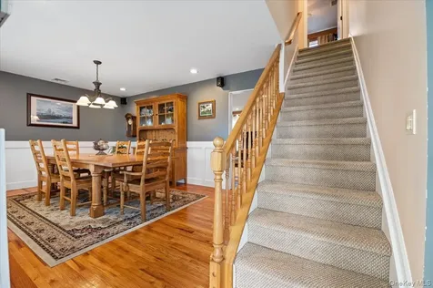 4 Westbury Avenue Plainview NY 11803
