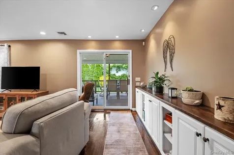 4 Westbury Avenue Plainview NY 11803