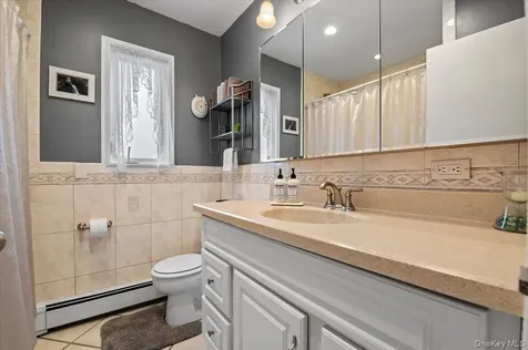 4 Westbury Avenue Plainview NY 11803