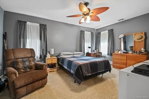 4 Westbury Avenue Plainview NY 11803