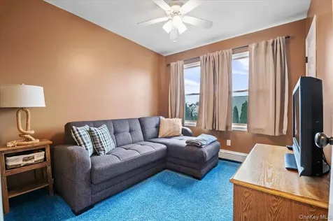 4 Westbury Avenue Plainview NY 11803