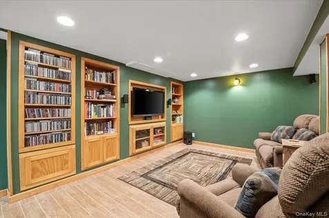 4 Westbury Avenue Plainview NY 11803