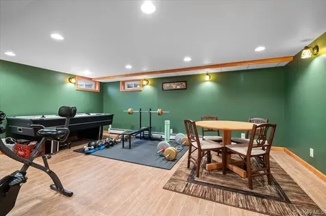 4 Westbury Avenue Plainview NY 11803