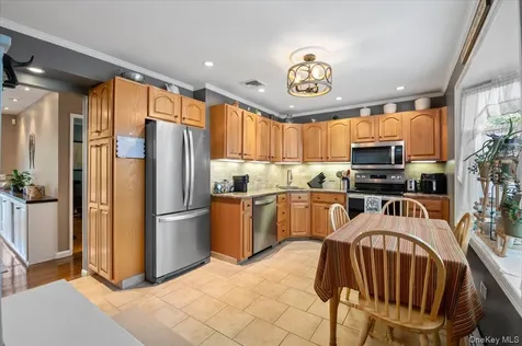 4 Westbury Avenue Plainview NY 11803