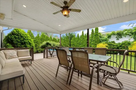 4 Westbury Avenue Plainview NY 11803