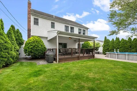 4 Westbury Avenue Plainview NY 11803