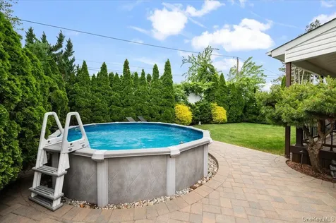 4 Westbury Avenue Plainview NY 11803