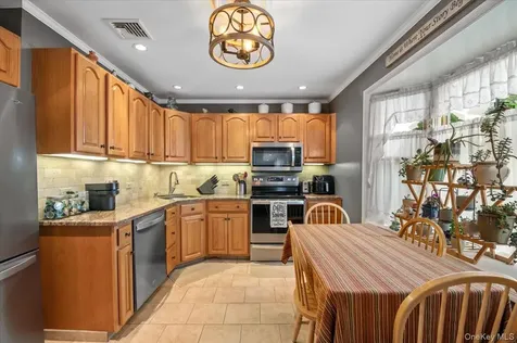4 Westbury Avenue Plainview NY 11803
