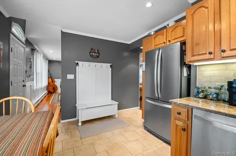 4 Westbury Avenue Plainview NY 11803
