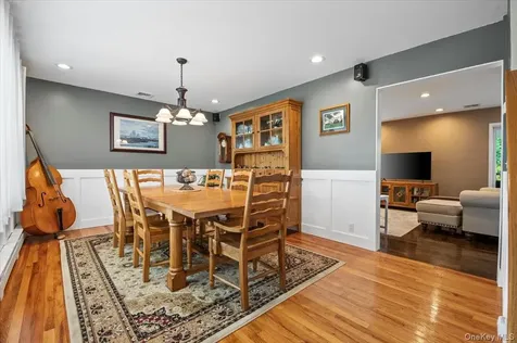 4 Westbury Avenue Plainview NY 11803