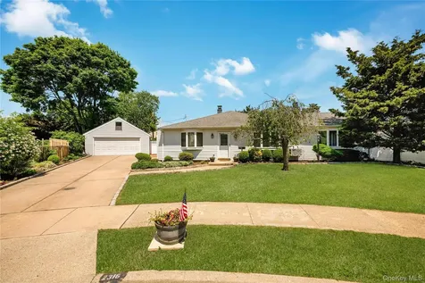 2316 Poe Court Seaford NY 11783
