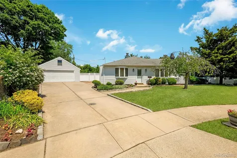 2316 Poe Court Seaford NY 11783