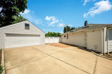 2316 Poe Court Seaford NY 11783