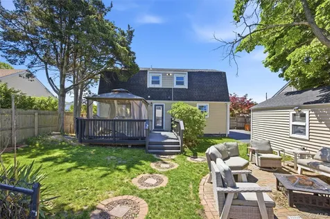 25 Parkdale Drive North Babylon NY 11703