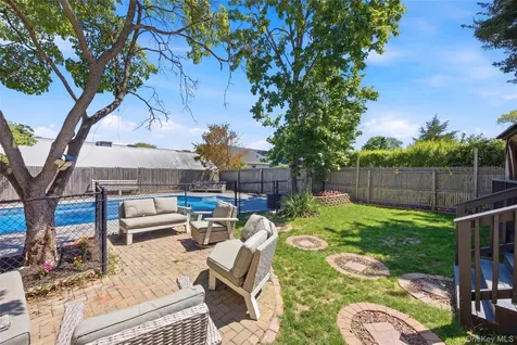 25 Parkdale Drive North Babylon NY 11703