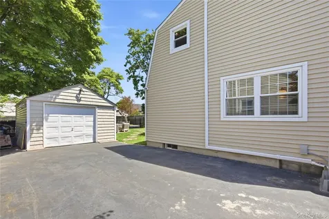 25 Parkdale Drive North Babylon NY 11703