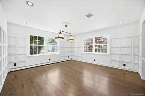 25 Parkdale Drive North Babylon NY 11703
