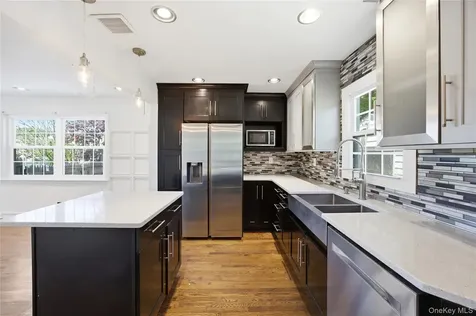 25 Parkdale Drive North Babylon NY 11703