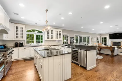 6 Woodruff Lane Bridgehampton NY 11932