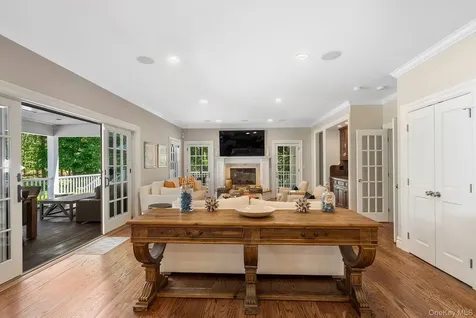 6 Woodruff Lane Bridgehampton NY 11932