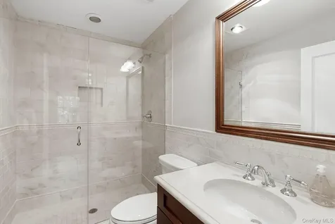 6 Woodruff Lane Bridgehampton NY 11932