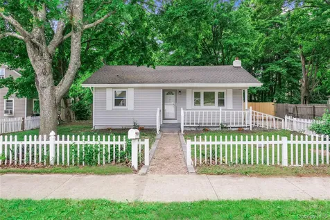 266 Station Road Bellport NY 11713