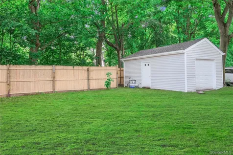 266 Station Road Bellport NY 11713