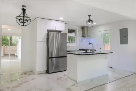 266 Station Road Bellport NY 11713