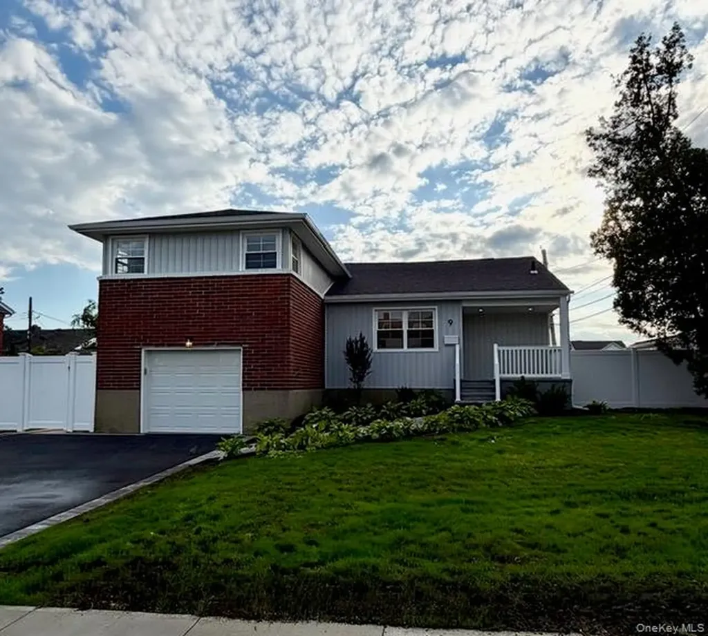 9 N Walnut Place Massapequa NY 11758