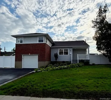 9 N Walnut Place Massapequa NY 11758