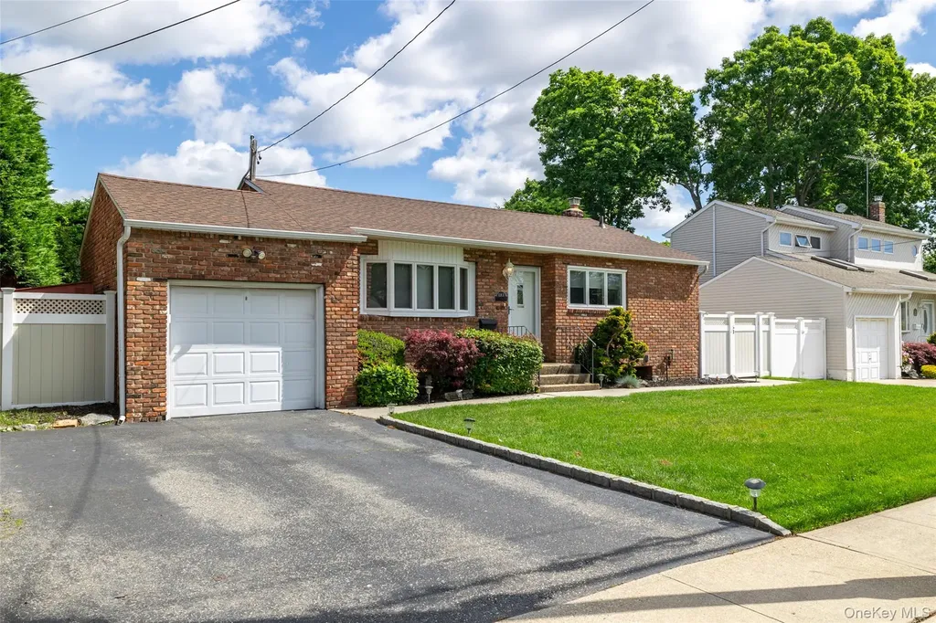 183 N Oak Street Massapequa NY 11758