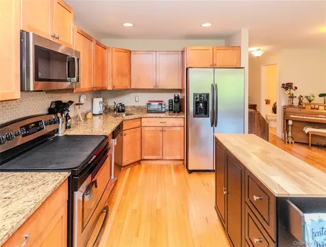 64 Hudson View Terrace Hyde Park NY 12538