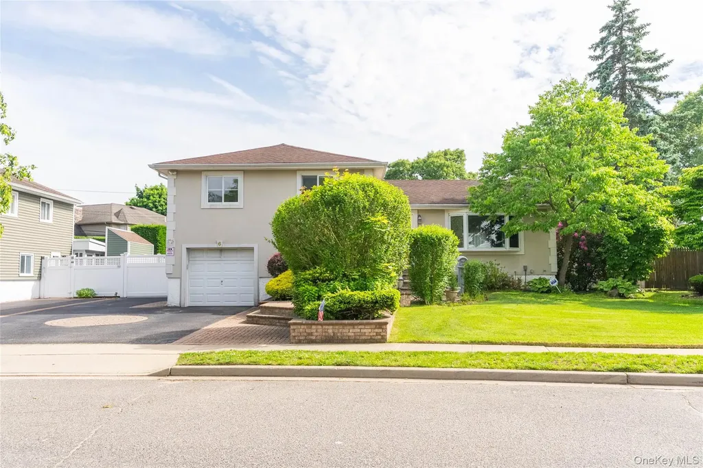6 Manor Drive Bethpage NY 11714