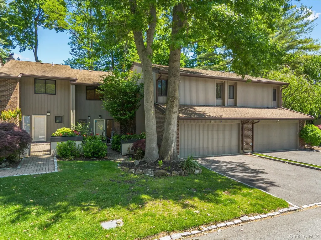 246 Hamlet Drive Jericho NY 11753