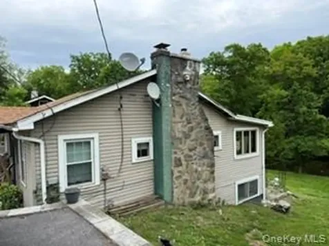 16 Willowbrook Heights Wappingers Falls NY 12603
