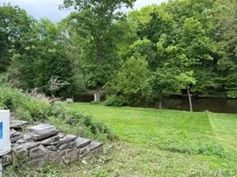 16 Willowbrook Heights Wappingers Falls NY 12603