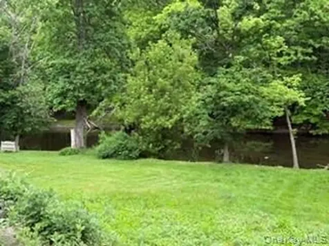 16 Willowbrook Heights Wappingers Falls NY 12603