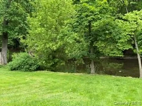 16 Willowbrook Heights Wappingers Falls NY 12603