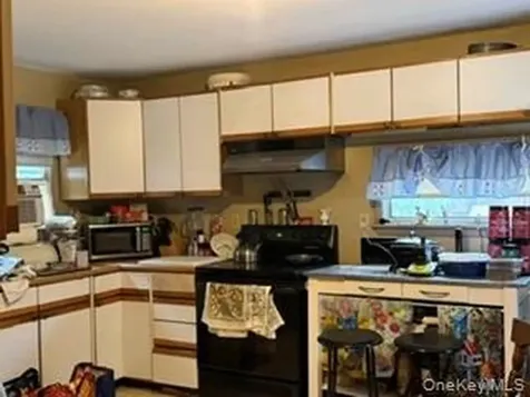16 Willowbrook Heights Wappingers Falls NY 12603