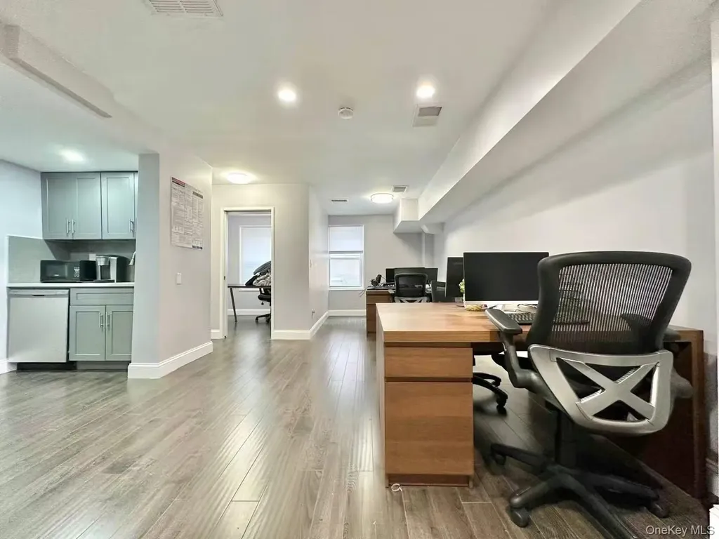 10 Old Mamaroneck Road White Plains NY 10605