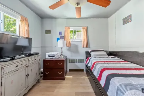 12 Leslie Lane Massapequa NY 11758