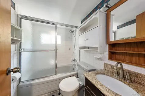 12 Leslie Lane Massapequa NY 11758