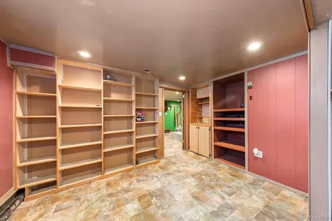 12 Leslie Lane Massapequa NY 11758